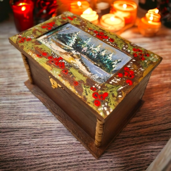 Vintage Hand-made and Hand-painted Wooden Christmas Jewelry/Trinket Box - Picture 2 of 9
